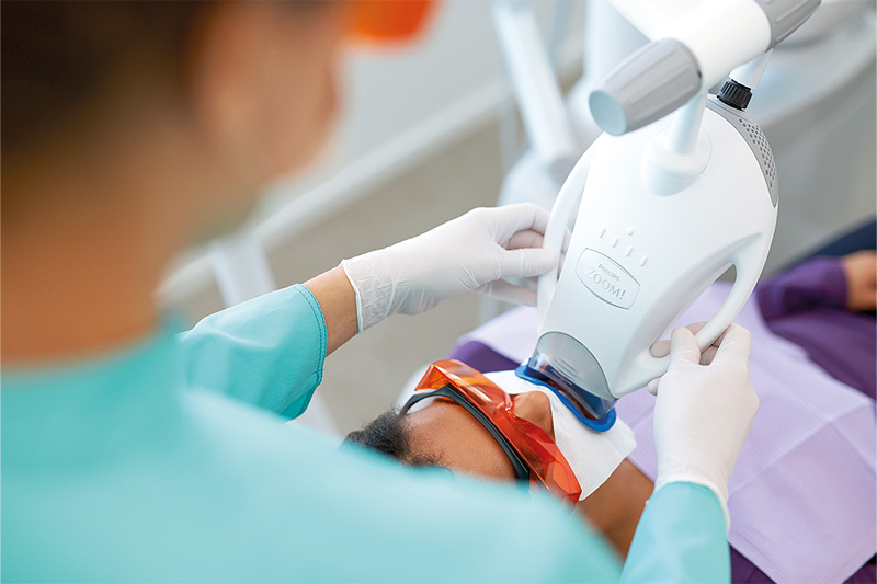 img3-philips image d'une lampe LED pour blanchir les dents